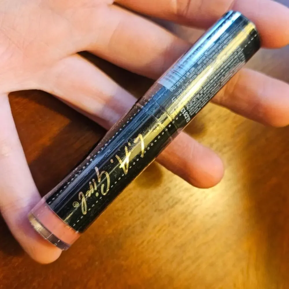 NEW! L.A. Girl Matte Flat Velvet Lipstick GLC813 Hush